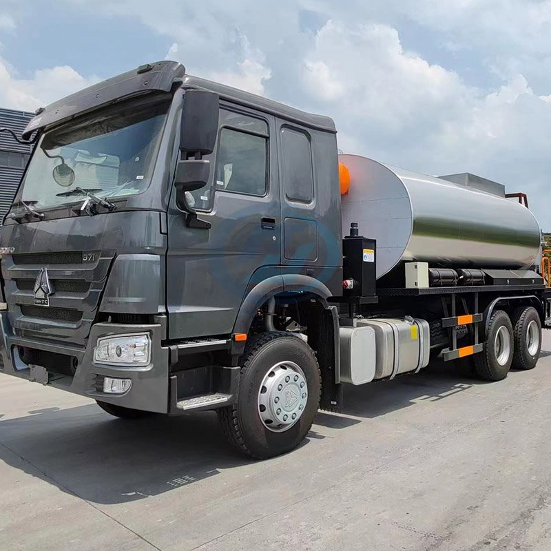 SINOTRUK HOWO  6X4 Asphalt Distributor Truck