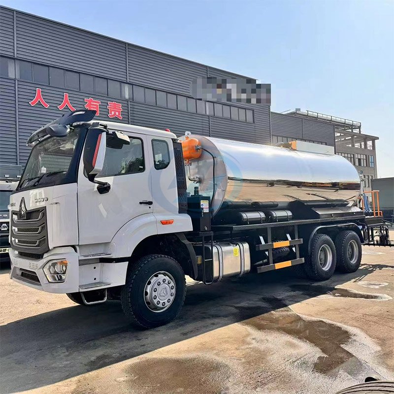 SINOTRUK HOWO NX 6X4 Asphalt Distributor Truck