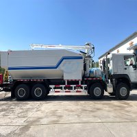 SINOTRUK HOWO 8X4 Field Mixed Loading ANFO Explosive Truck