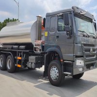SINOTRUK HOWO  6X4 Asphalt Distributor Truck