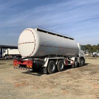 SINOTRUK HOWO 8X4 Bulk Cement Transportation Truck