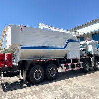 SINOTRUK HOWO 8X4 Field Mixed Loading ANFO Explosive Truck