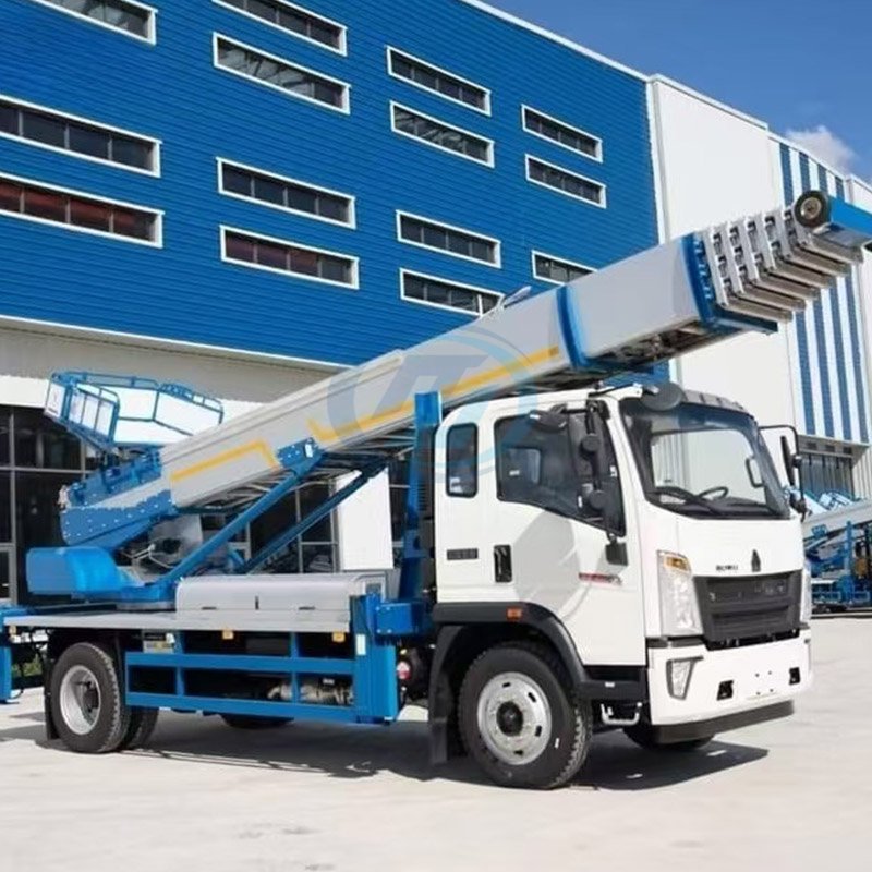 SINOTRUK HOWO 4X2 Light Ladder Lift Truck