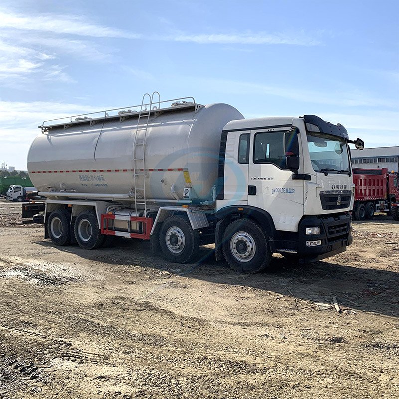 SINOTRUK HOWO 8X4 Bulk Cement Transportation Truck