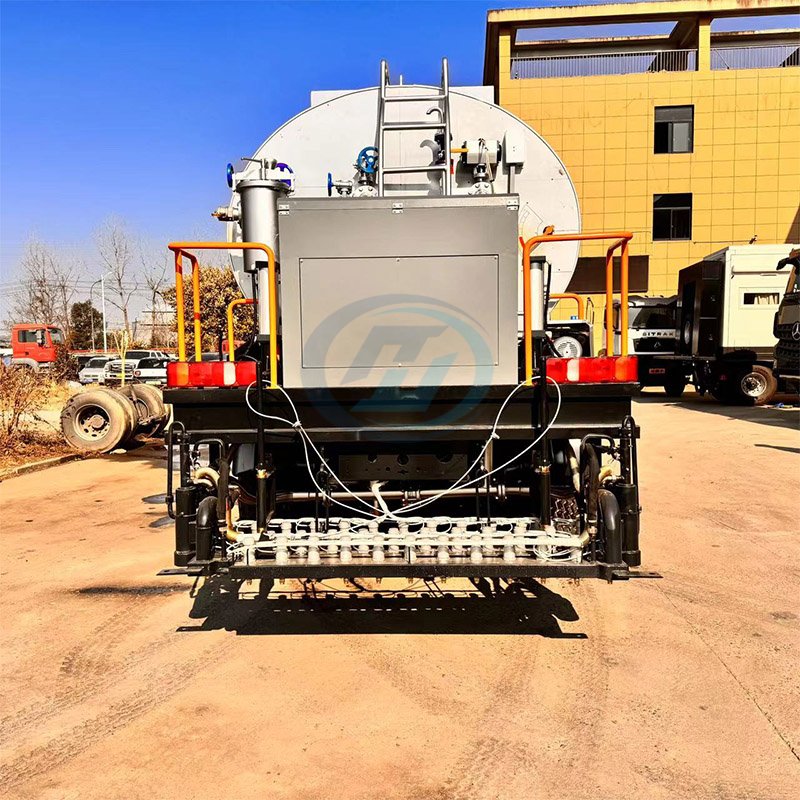 SINOTRUK HOWO NX 6X4 Asphalt Distributor Truck