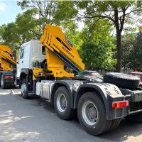 SINOTRUK HOWO 6X4 Tractor Truck With Crane