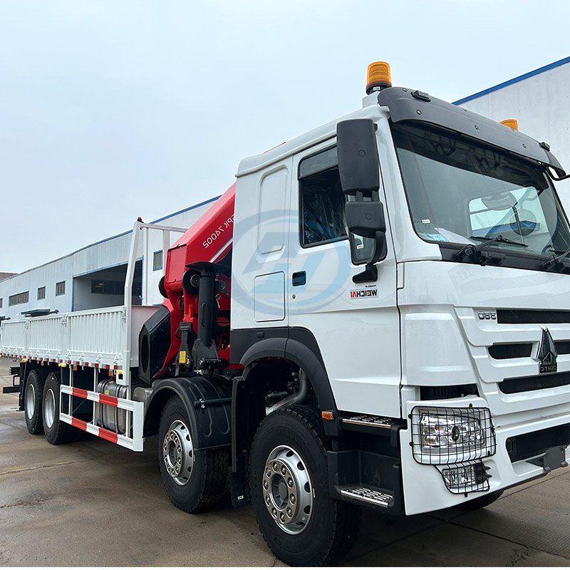 SINOTRUK HOWO 8x4 Truck With Crane