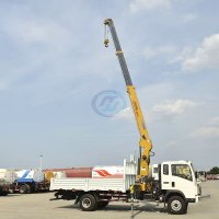 SINOTRUK HOWO 4X2 Light Truck With Crane