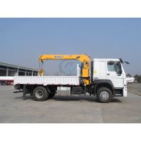 SINOTRUK HOWO 4X2 Truck With Crane