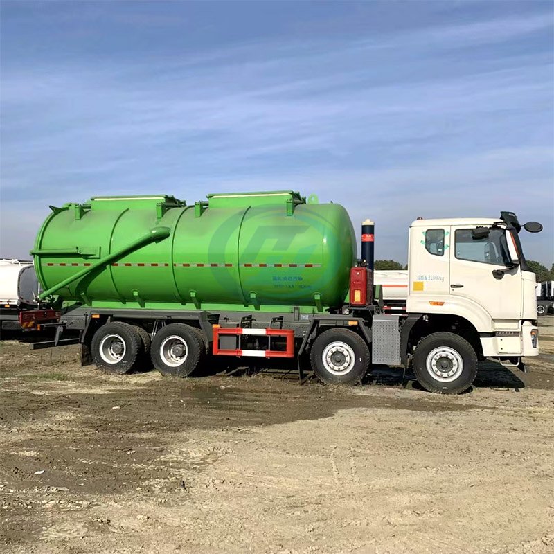 SINOTRUK HOWO NX 8X4 Vacuum Sewage Suction Truck
