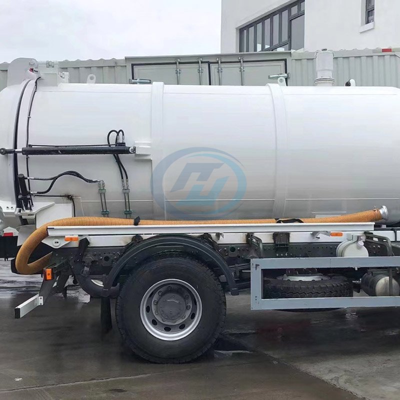 SINOTRUK HOWO 4X2 Vacuum Sewage Suction Truck