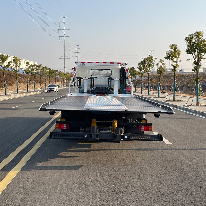 SINOTRUK HOWO 4X2 Light Platform Wrecker Truck