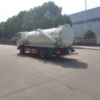 SINOTRUK HOWO 4X2 Light Vacuum Sewage Suction Truck