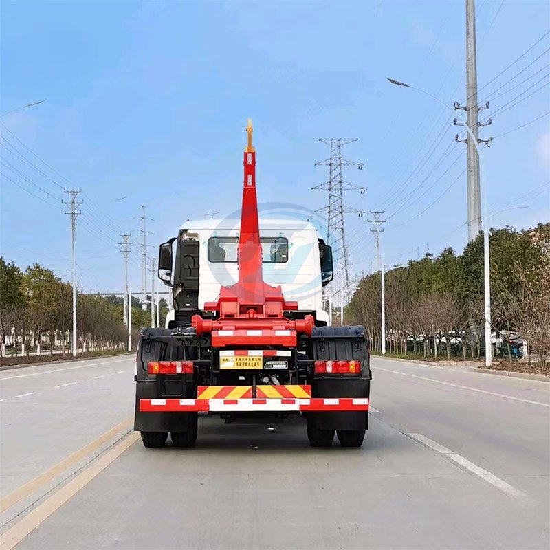 SINOTRUK HOWO NX 4X2 Hook Lift Garbage Truck