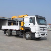 SINOTRUK HOWO 4X2 Truck With Crane