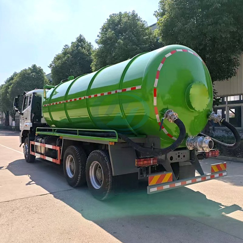 SINOTRUK HOWO NX 6X4 Vacuum Sewage Suction Truck