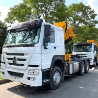 SINOTRUK HOWO 6X4 Tractor Truck With Crane