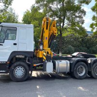 SINOTRUK HOWO 6X4 Tractor Truck With Crane