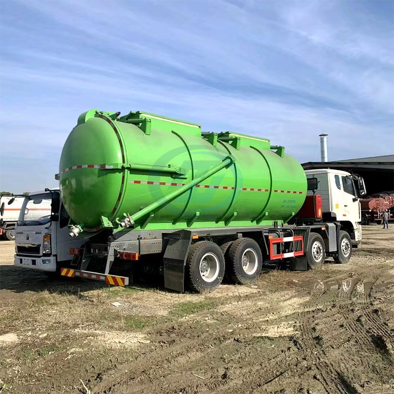 SINOTRUK HOWO NX 8X4 Vacuum Sewage Suction Truck