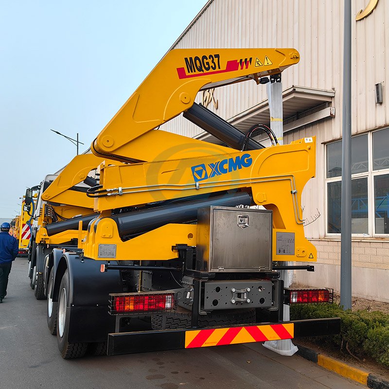 SINOTRUK HOWO Side Lift Container Crane