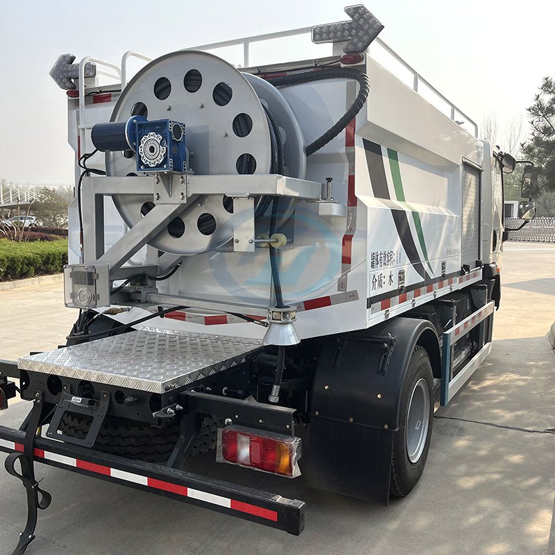SINOTRUK HOWO 4X2 High Pressure Cleaning Truck