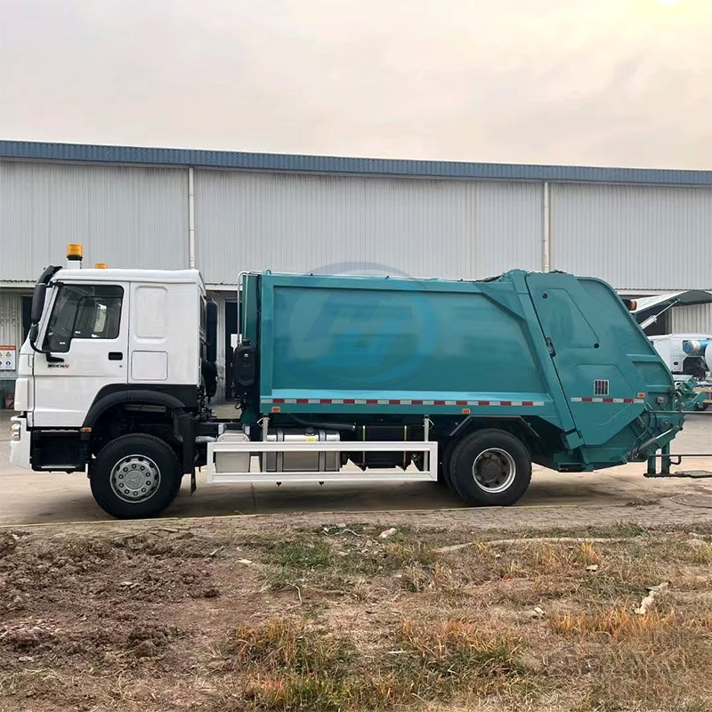 SINTRUK HOWO 4X2 Rear Compression Garbage Truck