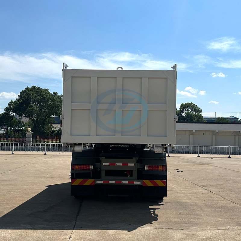 SINOTRUK HOWO 8X4 Hook Lift Truck