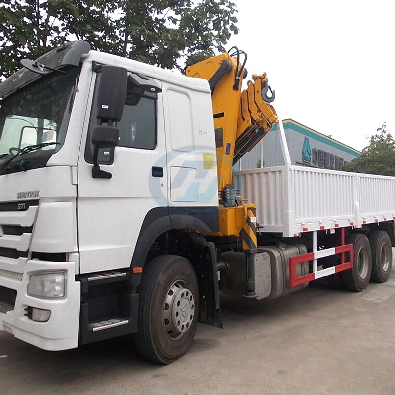 SINOTRUK HOWO 6X4 Truck With Crane