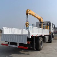 SINOTRUK HOWO 4X2 Truck With Crane