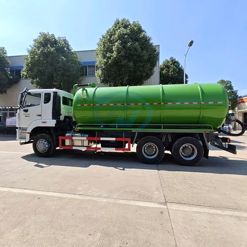 SINOTRUK HOWO NX 6X4 Vacuum Sewage Suction Truck