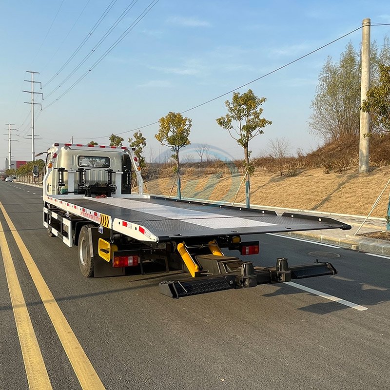 SINOTRUK HOWO 4X2 Light Platform Wrecker Truck