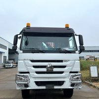SINOTRUK HOWO 8x4 Truck With Crane