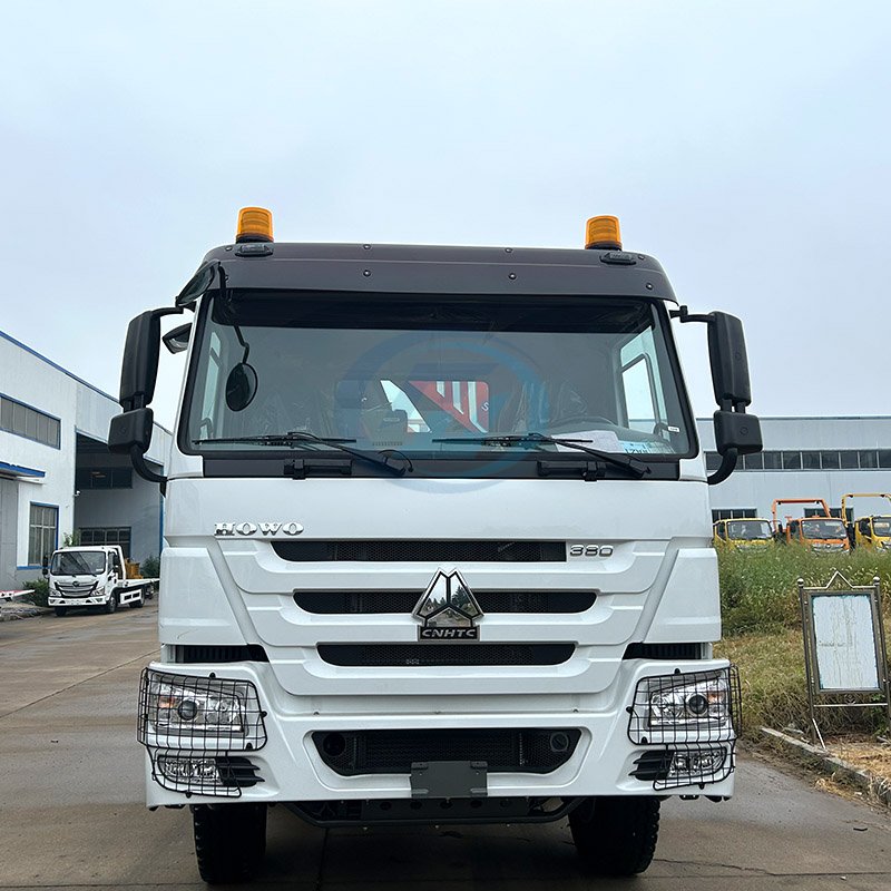 SINOTRUK HOWO 8x4 Truck With Crane