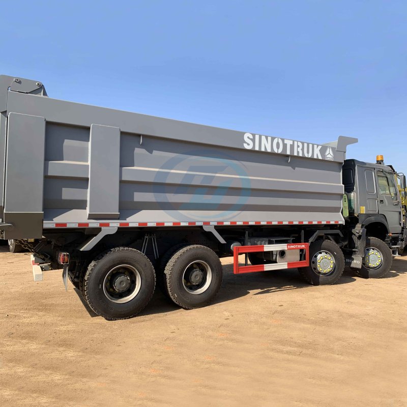 MINING DUMP TRUCK
