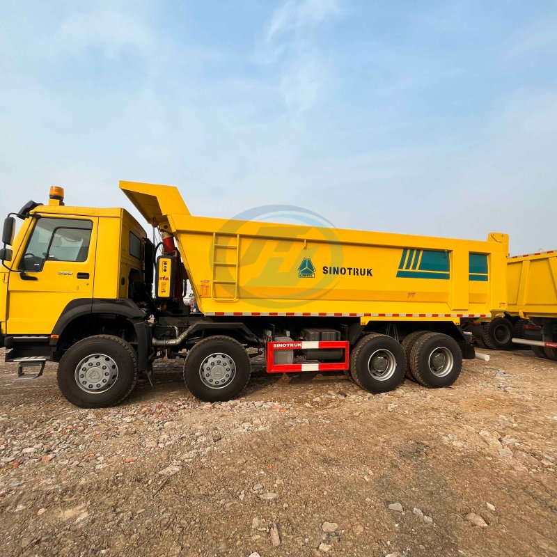 ALL WHEEL DUMP TRUCK