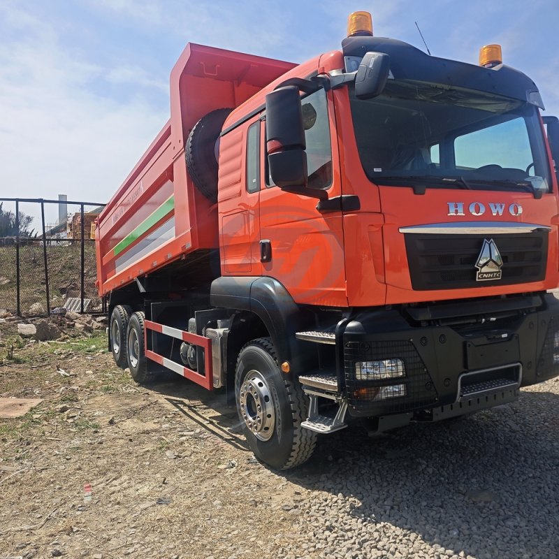 SECOND-HAND DUMP TRUCK