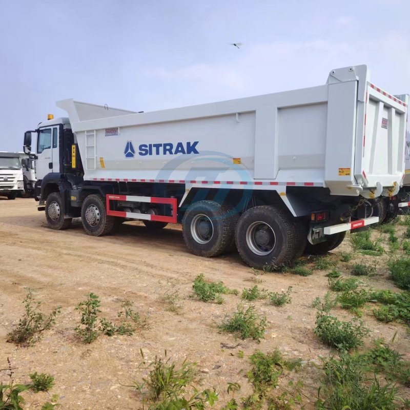 SECOND-HAND DUMP TRUCK
