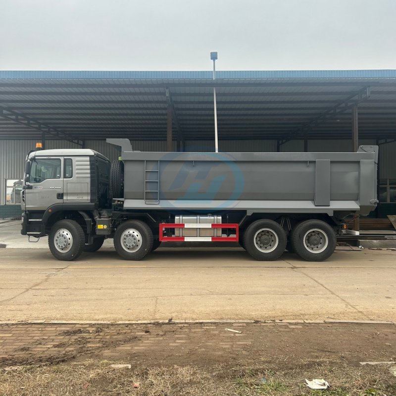 HEAVY DUTY DUMP TRUCK