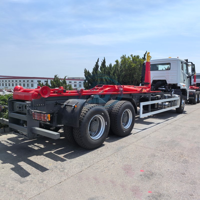 HOOK LIFT GARBAGE TRUCK