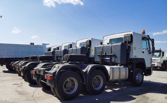 Customized for Algeria: HOWO TX 430 hp 6x4 Tractor Truck, a Transportation Tool for Tough Roads